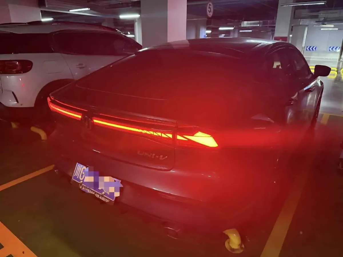 2022 ChangAn UNI-V 1.5T 188HP L4 7DCT,autocango,china used car exporter,china ev exporter,chinese used car exporter,chinese used ev exporter