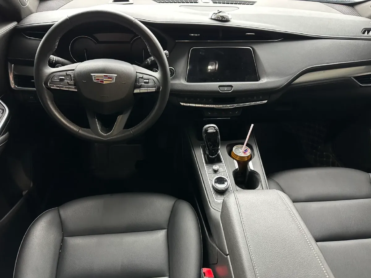 2022 Cadillac XT4 2.0T 237HP L4 9AT,autocango,china used car exporter,china ev exporter,chinese used car exporter,chinese used ev exporter