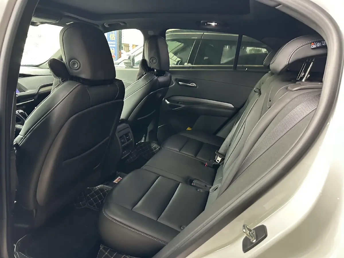 2022 Cadillac XT4 2.0T 237HP L4 9AT,autocango,china used car exporter,china ev exporter,chinese used car exporter,chinese used ev exporter