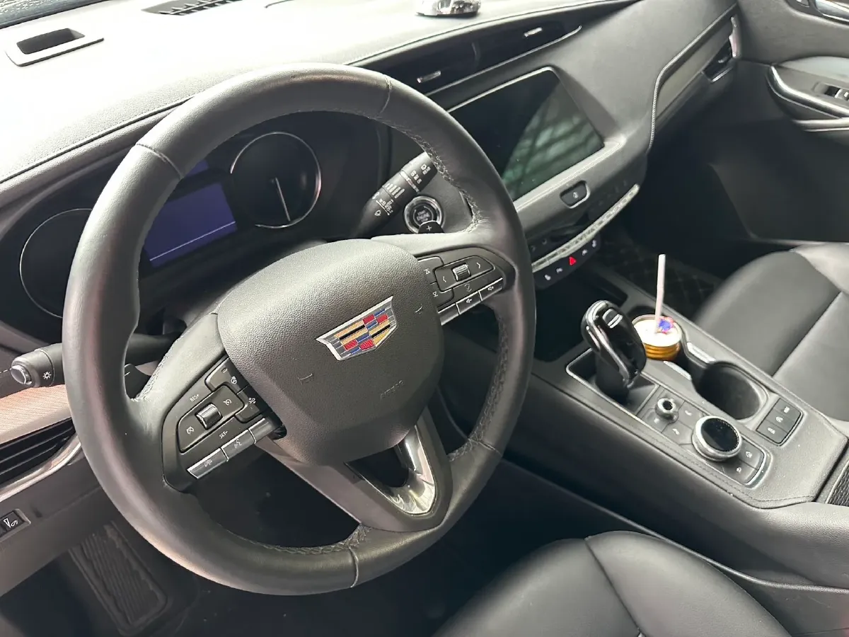 2022 Cadillac XT4 2.0T 237HP L4 9AT,autocango,china used car exporter,china ev exporter,chinese used car exporter,chinese used ev exporter