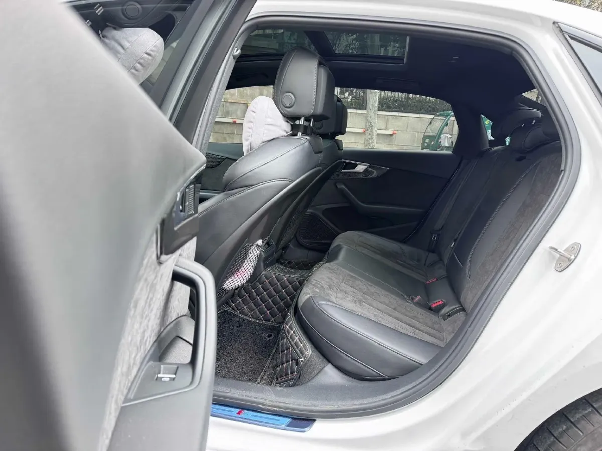 2022 Audi A4L 2.0T 252HP L4 7DCT,autocango,china used car exporter,china ev exporter,chinese used car exporter,chinese used ev exporter