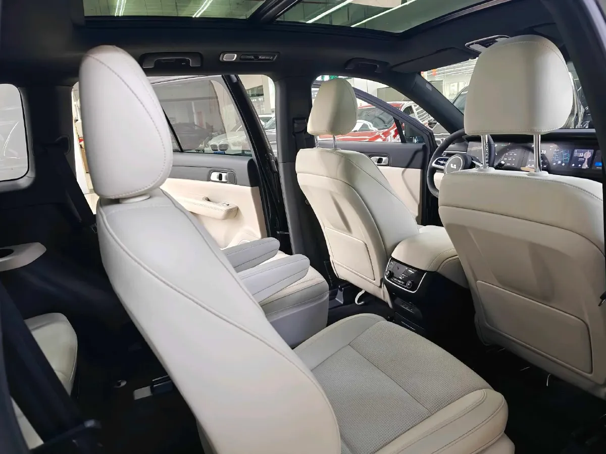 2021 Li ONE Range Extended 131HP REEV 40.5KWH,autocango,china used car exporter,china ev exporter,chinese used car exporter,chinese used ev exporter