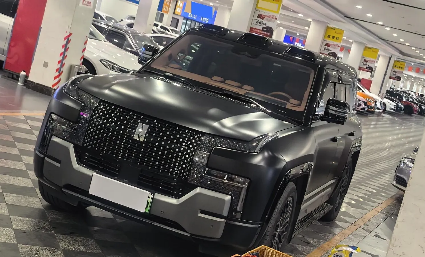 2023 YangWang U8 2.0T 272HP L4 REEV 49.05KWH,autocango,china used car exporter,china ev exporter,chinese used car exporter,chinese used ev exporter