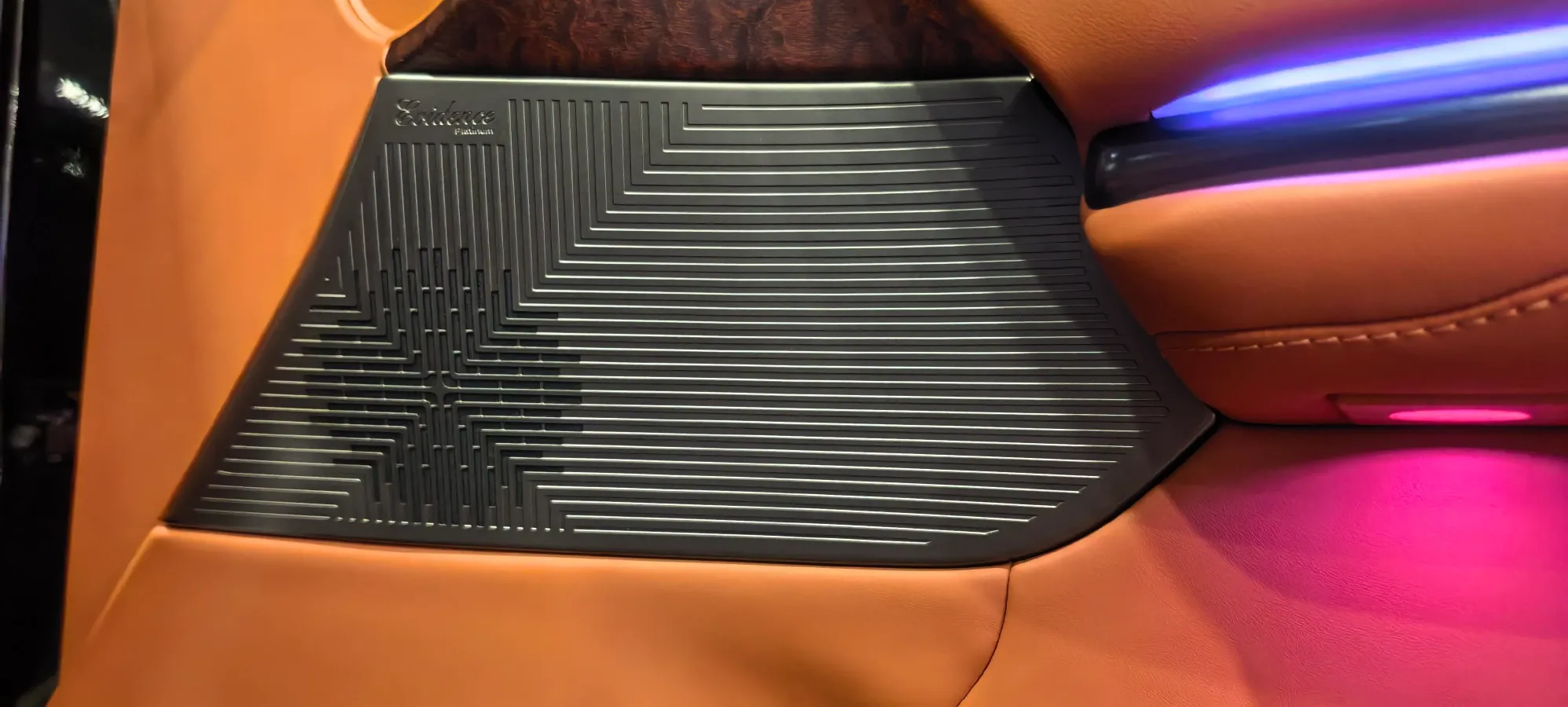 2023 YangWang U8 2.0T 272HP L4 REEV 49.05KWH,autocango,china used car exporter,china ev exporter,chinese used car exporter,chinese used ev exporter