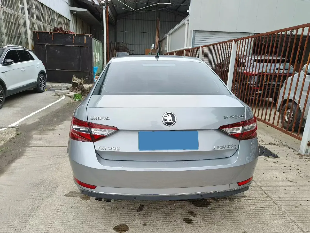 2018 Skoda Superb 1.8T 180HP L4 7DCT,autocango,china used car exporter,china ev exporter,chinese used car exporter,chinese used ev exporter
