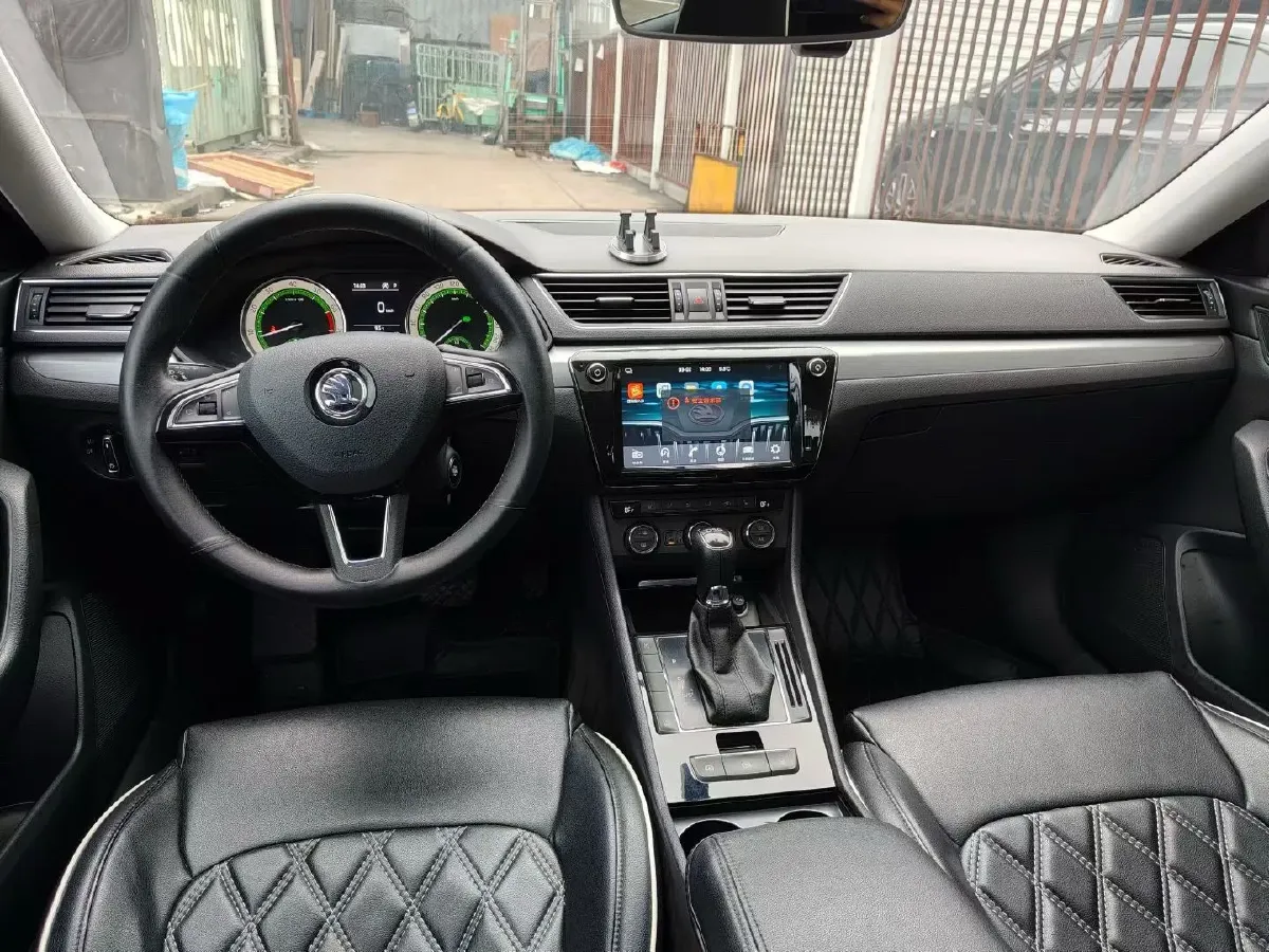 2018 Skoda Superb 1.8T 180HP L4 7DCT,autocango,china used car exporter,china ev exporter,chinese used car exporter,chinese used ev exporter