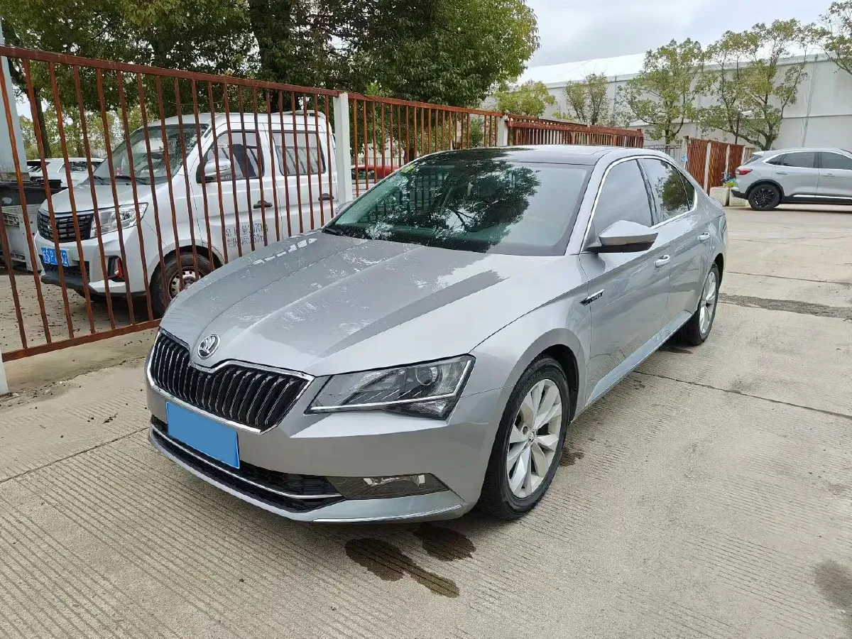 2018 Skoda Superb 1.8T 180HP L4 7DCT,autocango,china used car exporter,china ev exporter,chinese used car exporter,chinese used ev exporter