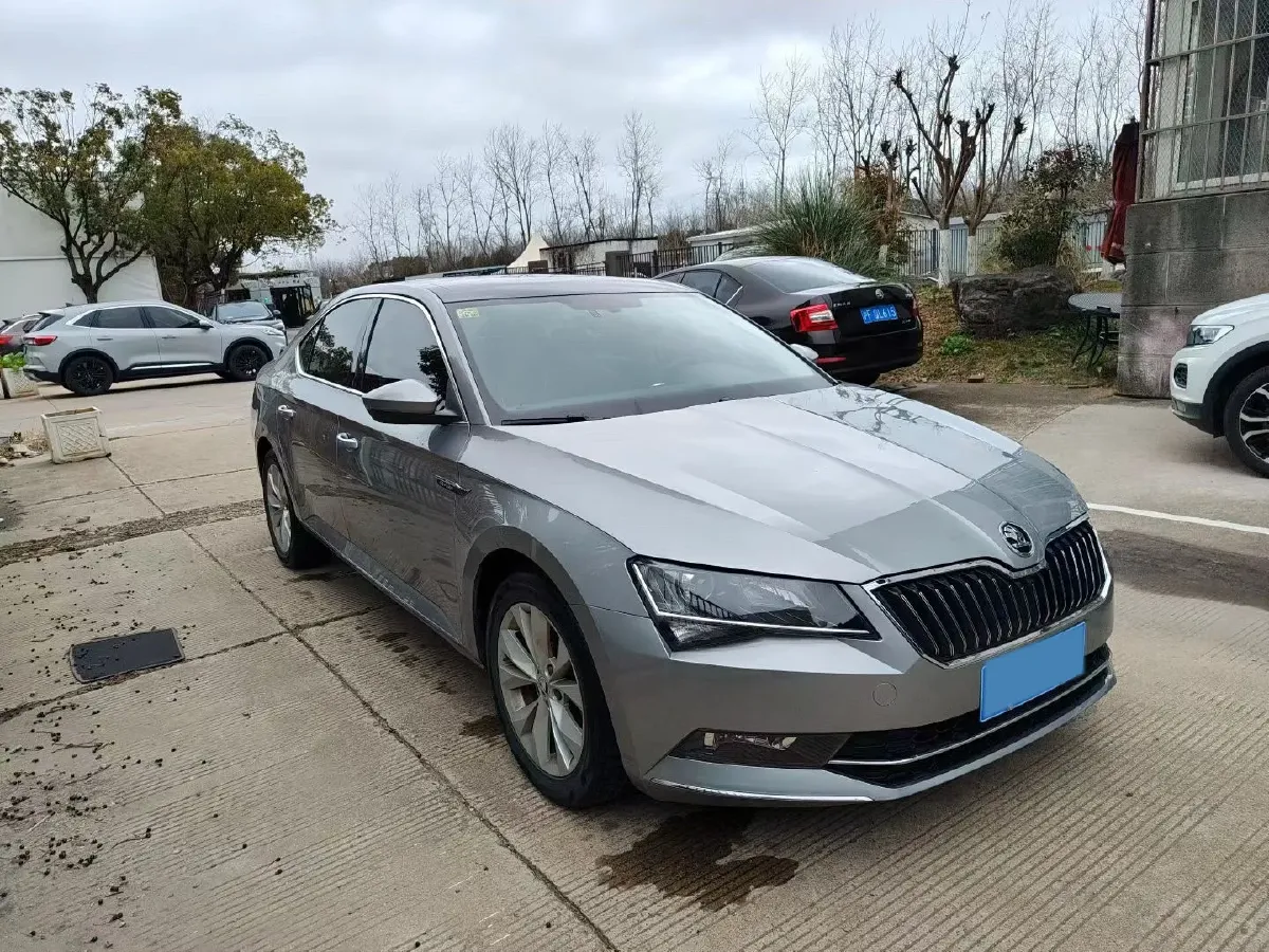 2018 Skoda Superb 1.8T 180HP L4 7DCT,autocango,china used car exporter,china ev exporter,chinese used car exporter,chinese used ev exporter