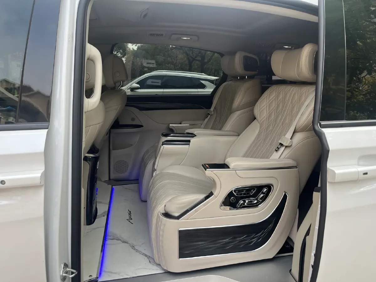 2022 Buick GL8 2.0T 237HP L4 9AT,autocango,china used car exporter,china ev exporter,chinese used car exporter,chinese used ev exporter