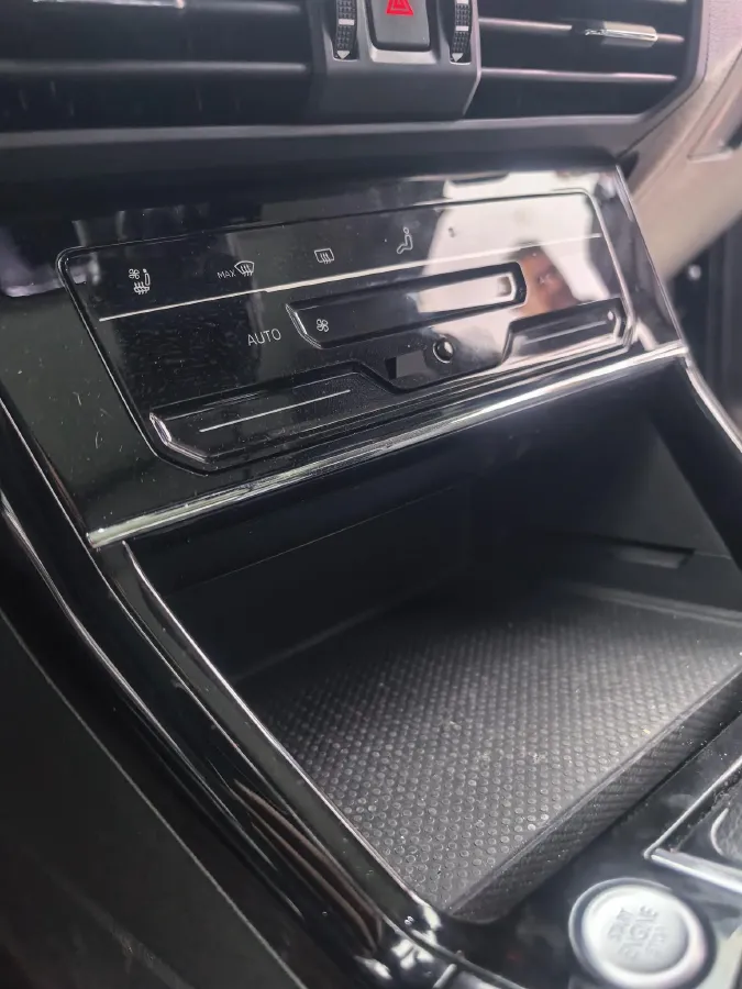 2024 Volkswagen Passat 2.0T 220HP L4 7DCT,autocango,china used car exporter,china ev exporter,chinese used car exporter,chinese used ev exporter