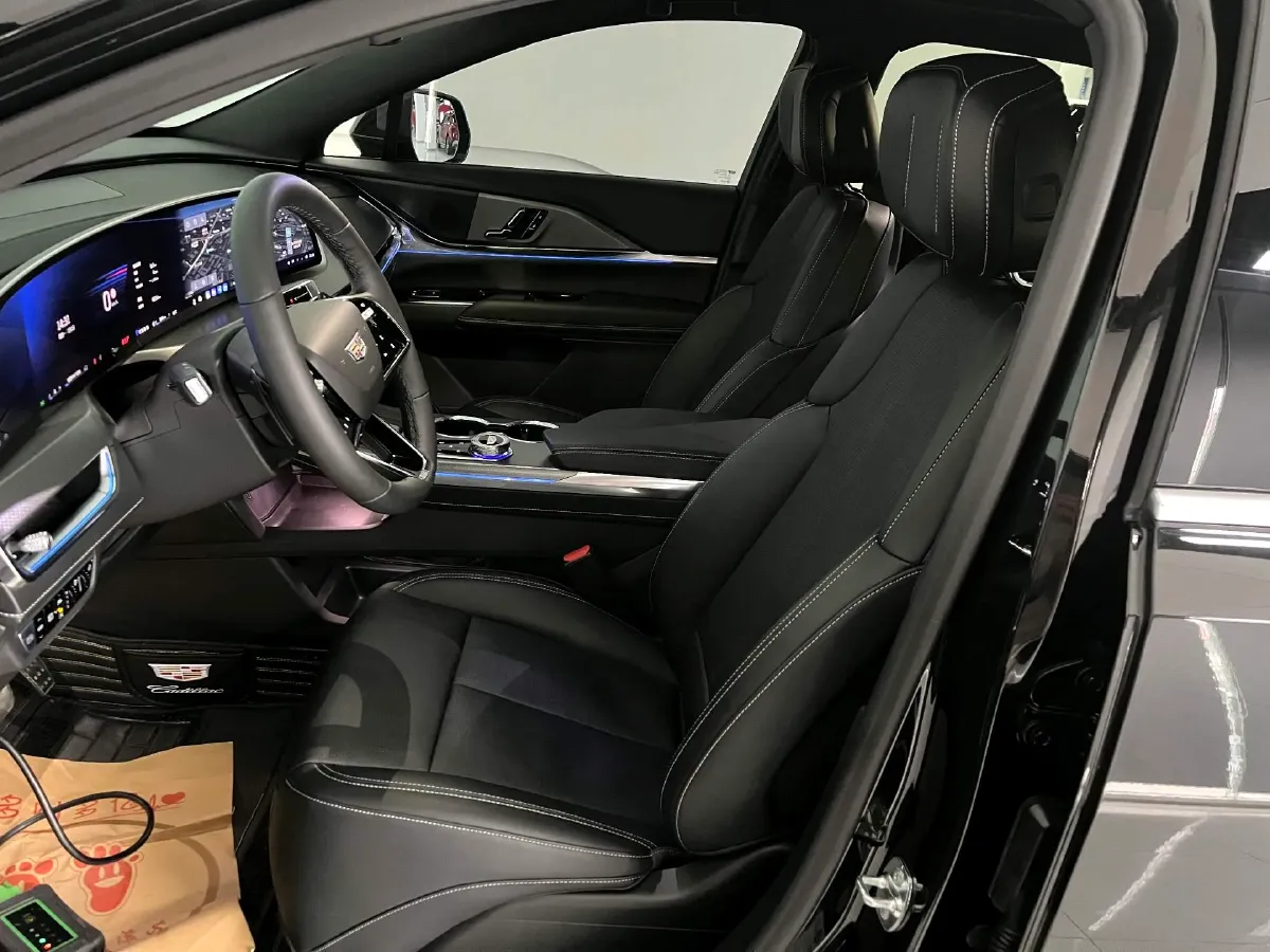 2026 Cadillac XT5 2.0T 237HP L4 9AT,autocango,china used car exporter,china ev exporter,chinese used car exporter,chinese used ev exporter