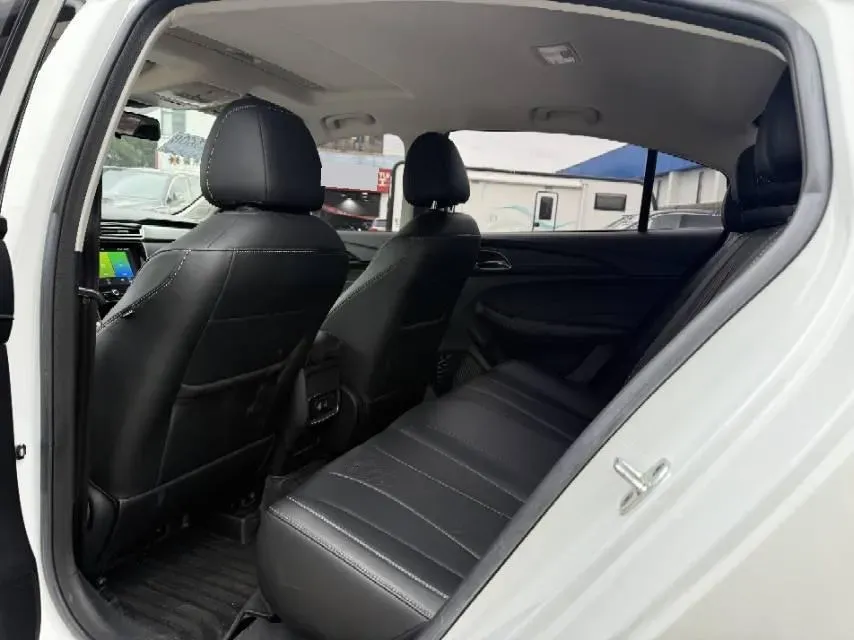 2019 Roewe i5 1.5T 169HP L4 7DCT,autocango,china used car exporter,china ev exporter,chinese used car exporter,chinese used ev exporter