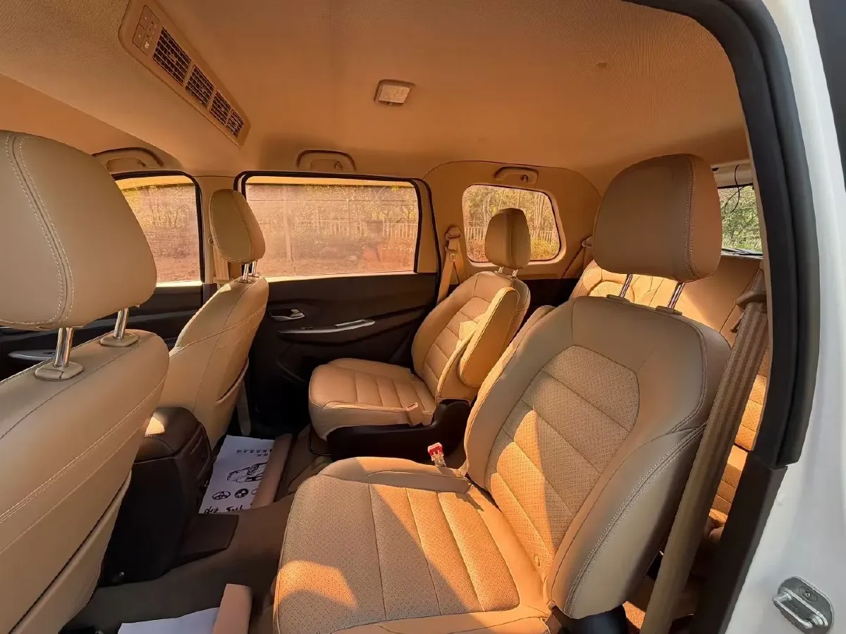 2018 WuLing HongGuang 1.5L 105HP L4 5MT,autocango,china used car exporter,china ev exporter,chinese used car exporter,chinese used ev exporter