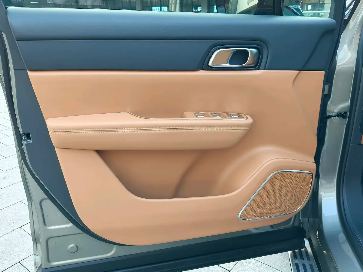 2021 Li ONE Range Extended 131HP REEV 40.5KWH,autocango,china used car exporter,china ev exporter,chinese used car exporter,chinese used ev exporter