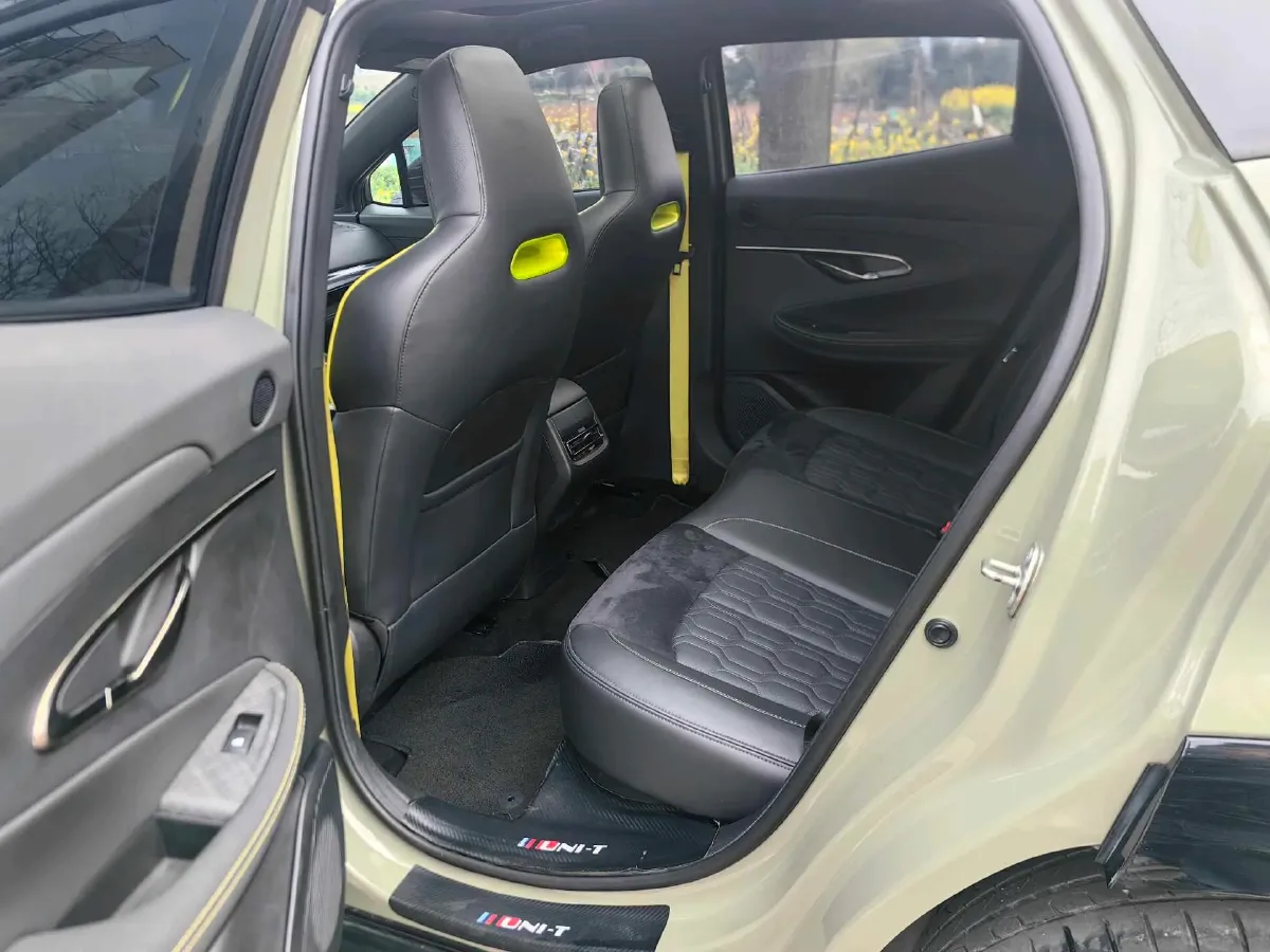 2022 ChangAn UNI-T 1.5T 188HP L4 7DCT,autocango,china used car exporter,china ev exporter,chinese used car exporter,chinese used ev exporter