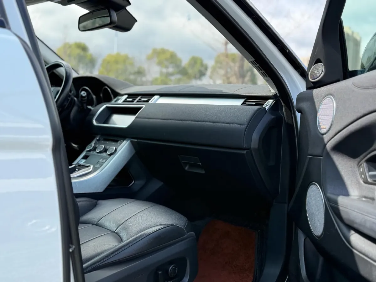 2018 Land Rover Range Rover Evoque 2.0T 241HP L4 9AT,autocango,china used car exporter,china ev exporter,chinese used car exporter,chinese used ev exporter