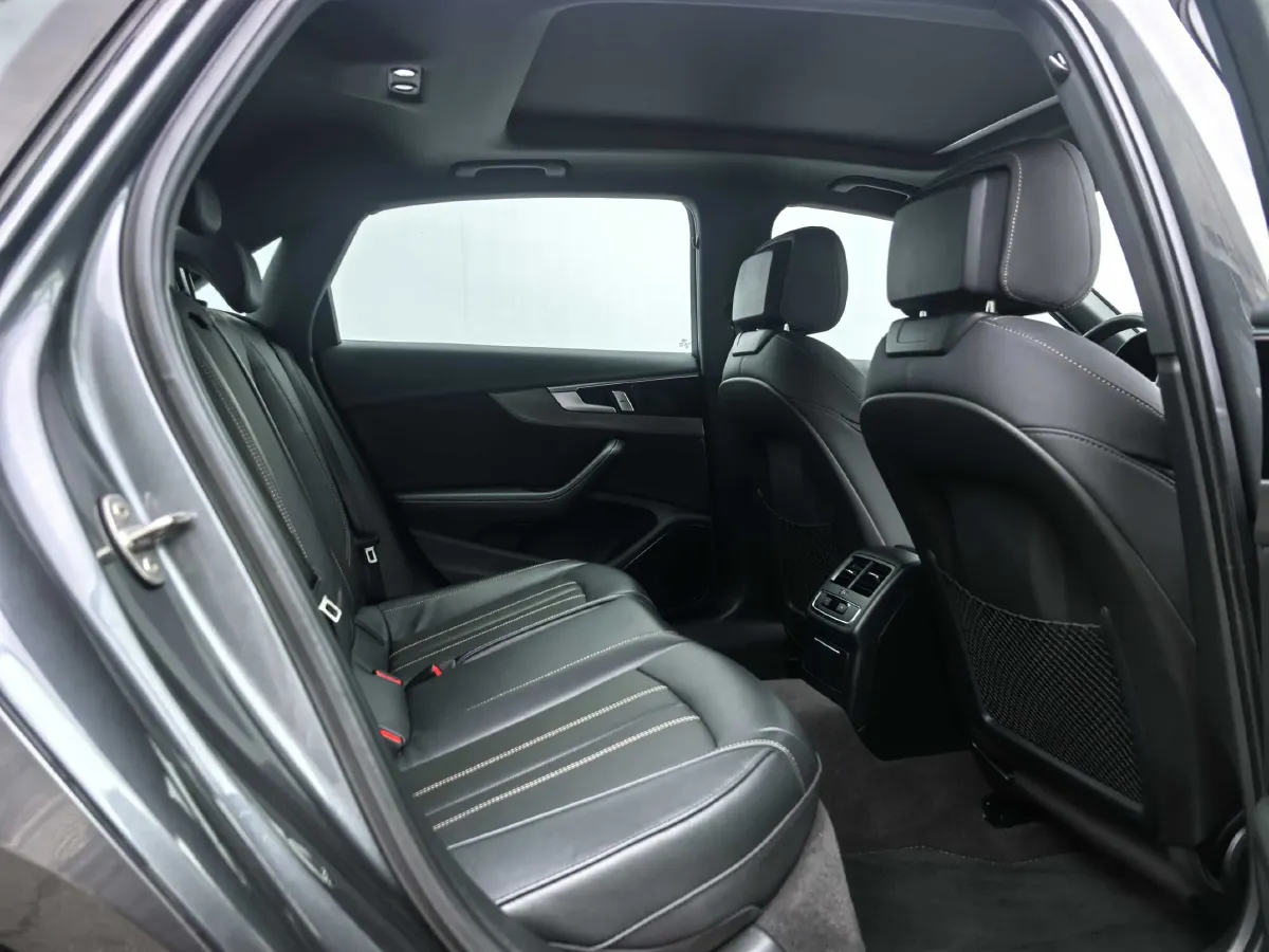 2024 Audi A4L 2.0T 190HP L4 7DCT,autocango,china used car exporter,china ev exporter,chinese used car exporter,chinese used ev exporter