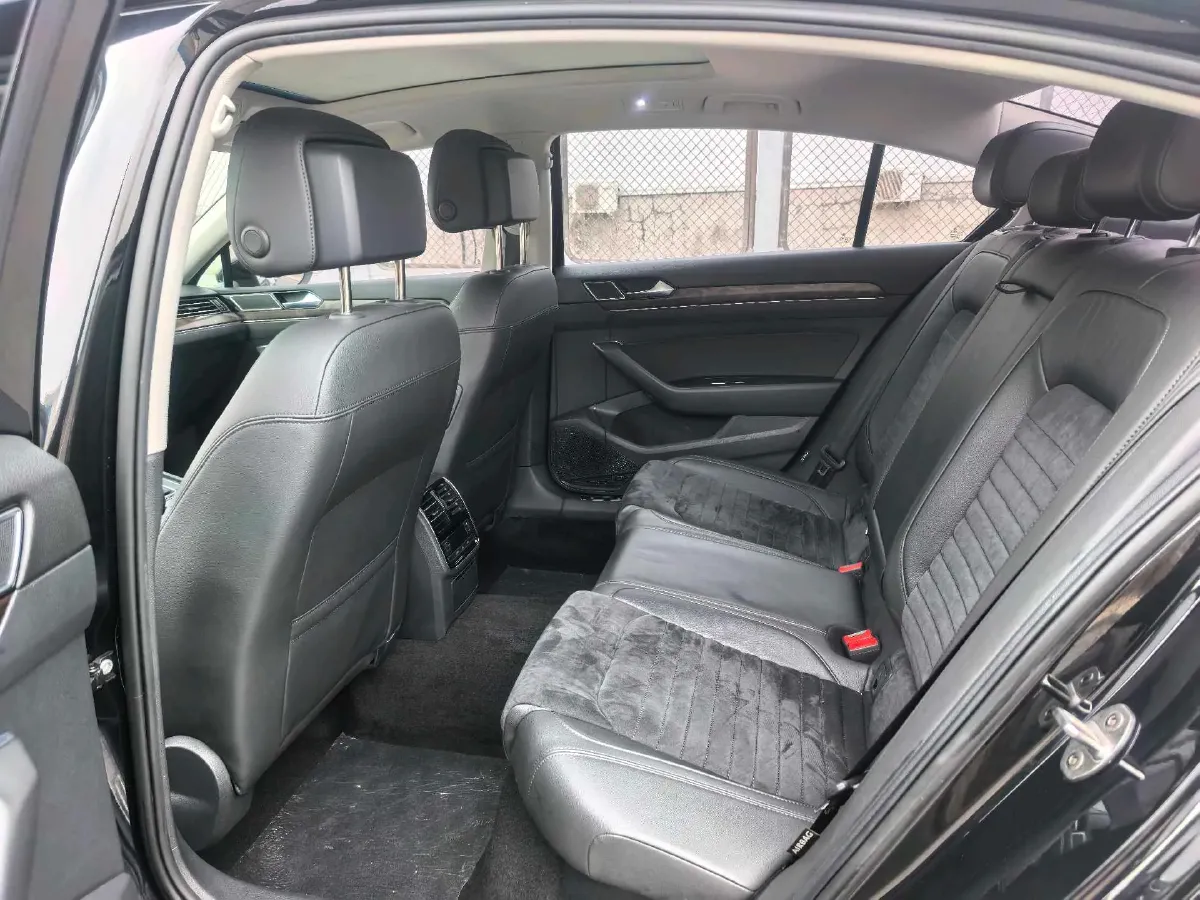 2018 Volkswagen Magotan 1.8T 180HP L4 7DCT,autocango,china used car exporter,china ev exporter,chinese used car exporter,chinese used ev exporter