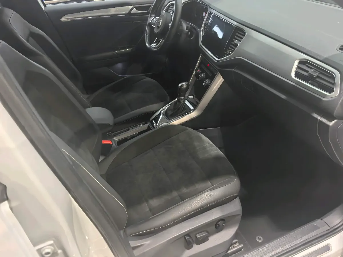 2022 Volkswagen T-Roc 1.4T 150HP L4 7DCT,autocango,china used car exporter,china ev exporter,chinese used car exporter,chinese used ev exporter