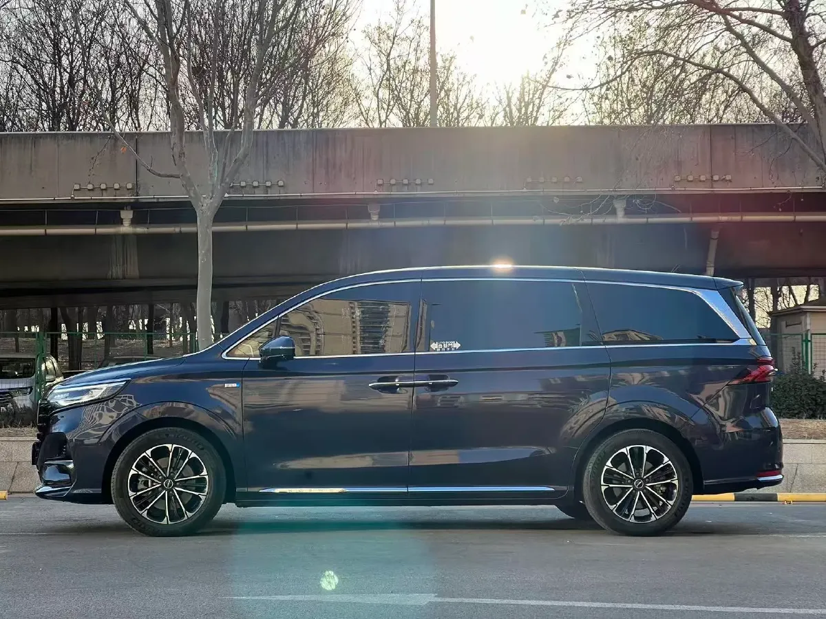 2022 Roewe iMAX8 2.0T 234HP L4 8AT,autocango,china used car exporter,china ev exporter,chinese used car exporter,chinese used ev exporter