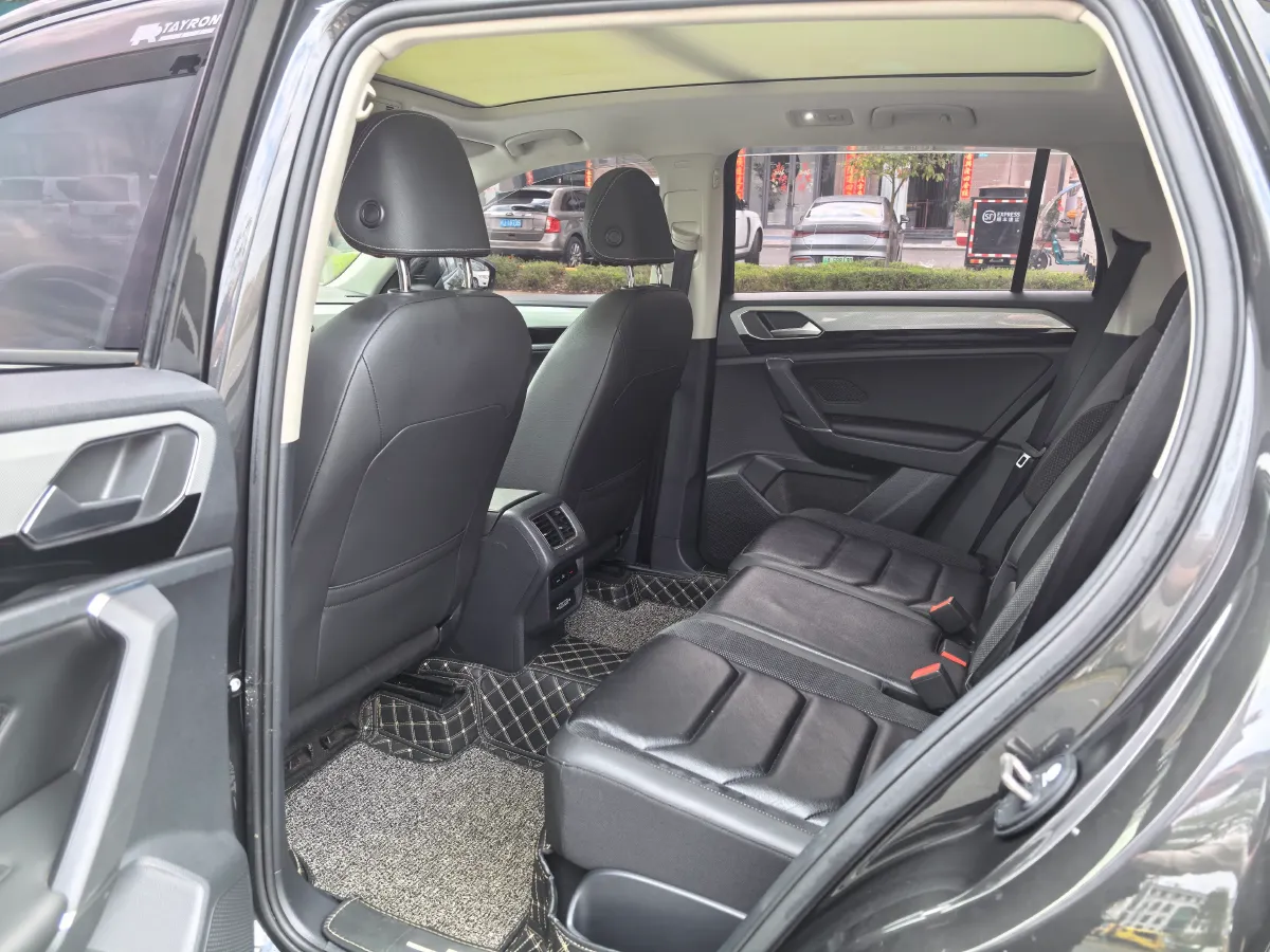 2019 Jeep Cherokee 2.0T 234HP L4 9AT,autocango,china used car exporter,china ev exporter,chinese used car exporter,chinese used ev exporter