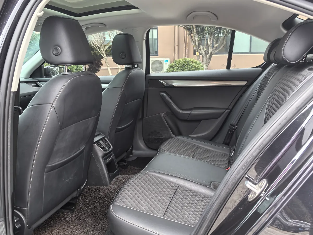 2018 Skoda Octavia 1.2T 116HP L4 7DCT,autocango,china used car exporter,china ev exporter,chinese used car exporter,chinese used ev exporter