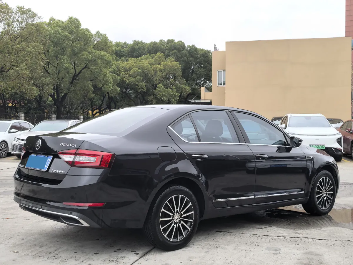 2018 Skoda Octavia 1.2T 116HP L4 7DCT,autocango,china used car exporter,china ev exporter,chinese used car exporter,chinese used ev exporter