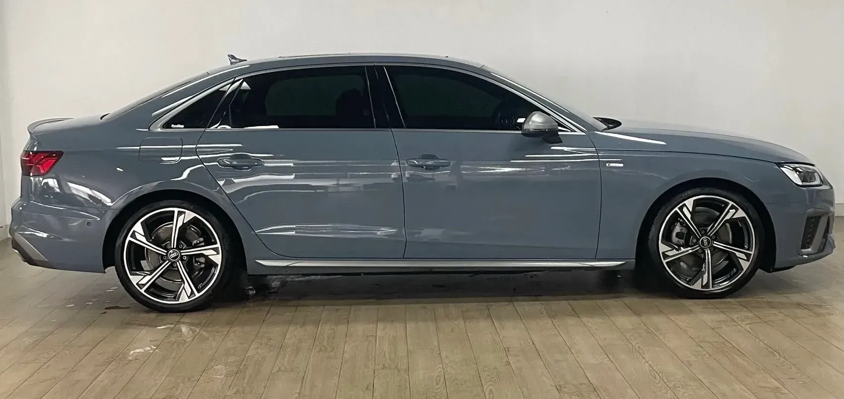 2022 Audi A4L 2.0T 190HP L4 7DCT,autocango,china used car exporter,china ev exporter,chinese used car exporter,chinese used ev exporter