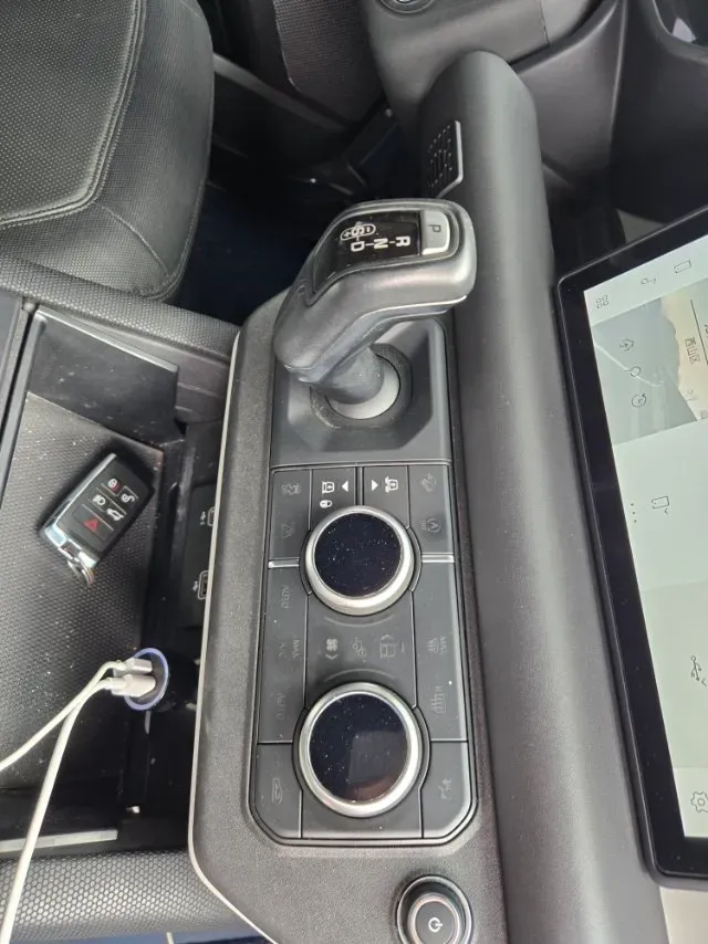 2021 Land Rover Defender 3.0T 400HP L6 8AT,autocango,china used car exporter,china ev exporter,chinese used car exporter,chinese used ev exporter