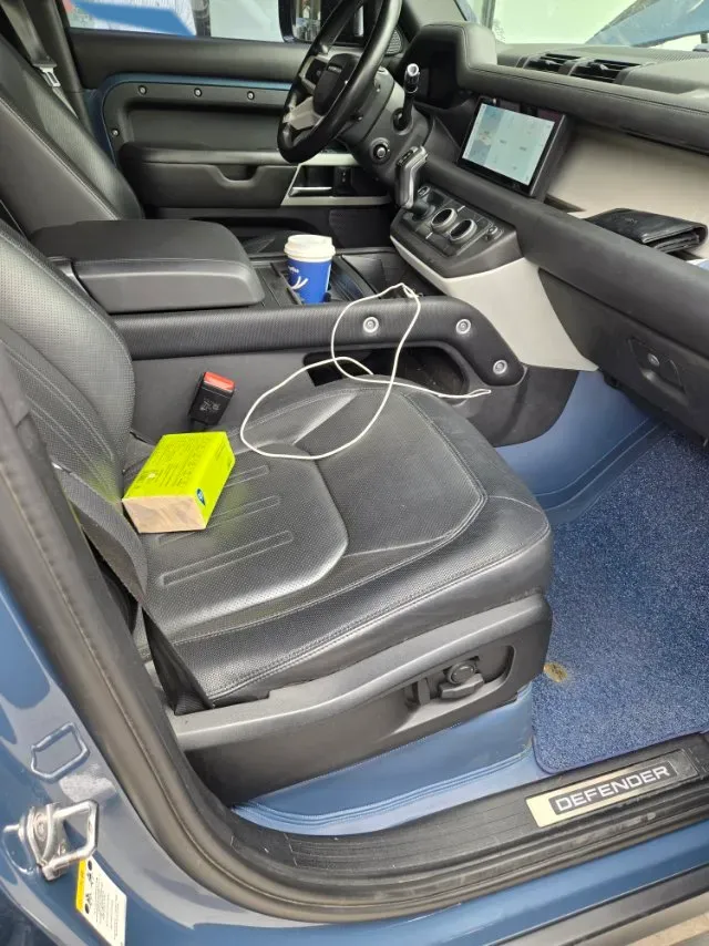 2021 Land Rover Defender 3.0T 400HP L6 8AT,autocango,china used car exporter,china ev exporter,chinese used car exporter,chinese used ev exporter