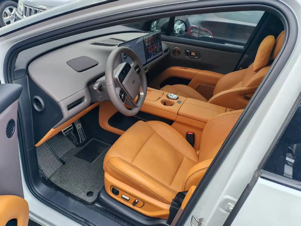 2025 Li i8 BEV,autocango,china used car exporter,china ev exporter,chinese used car exporter,chinese used ev exporter