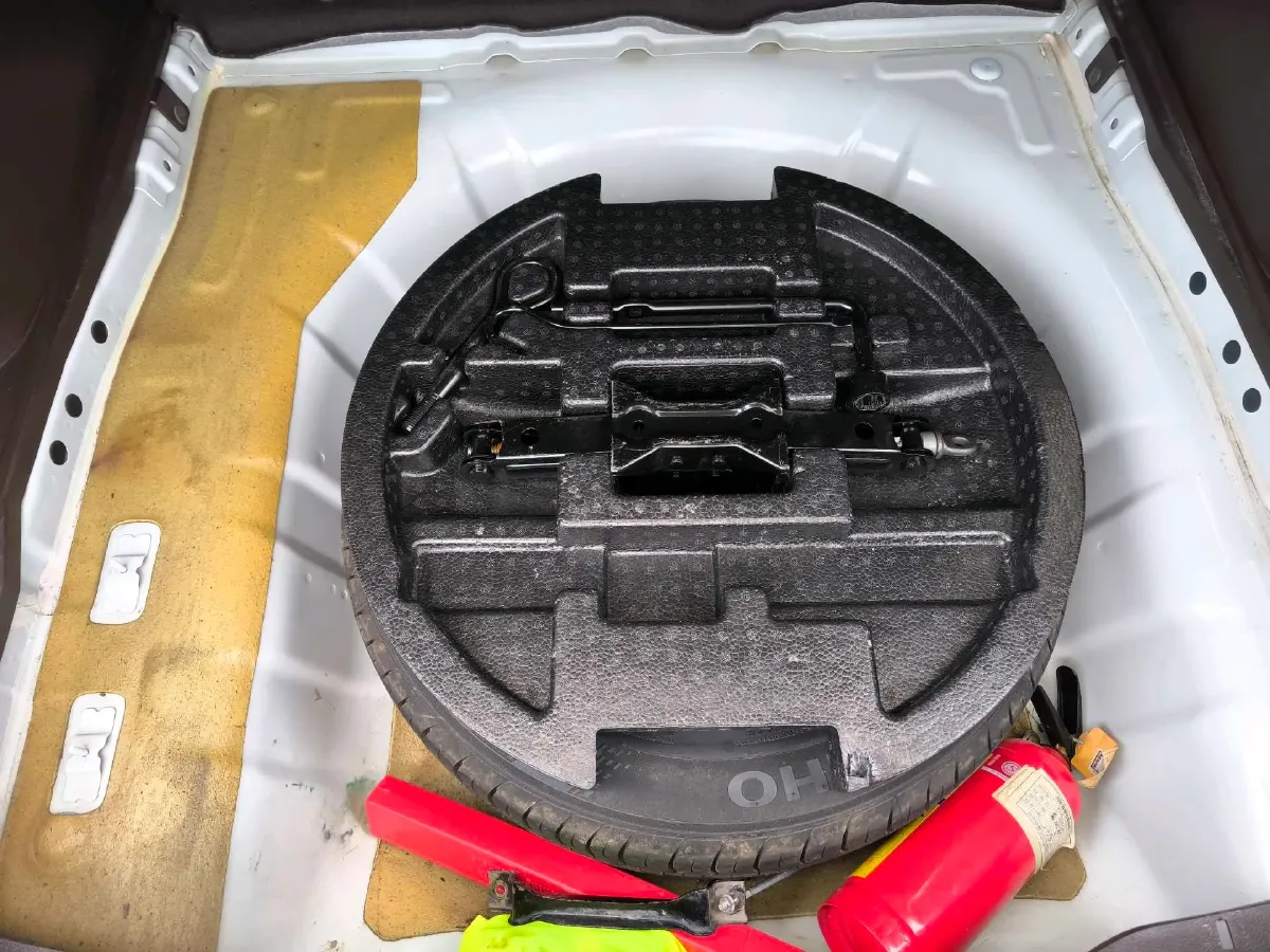 2017 BaoJun 310W 1.5L 112HP L4 6MT,autocango,china used car exporter,china ev exporter,chinese used car exporter,chinese used ev exporter