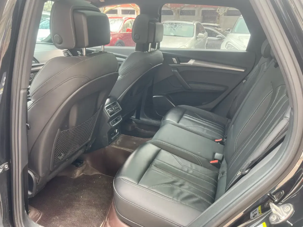 2023 Audi Q5L 2.0T 190HP L4 7DCT,autocango,china used car exporter,china ev exporter,chinese used car exporter,chinese used ev exporter