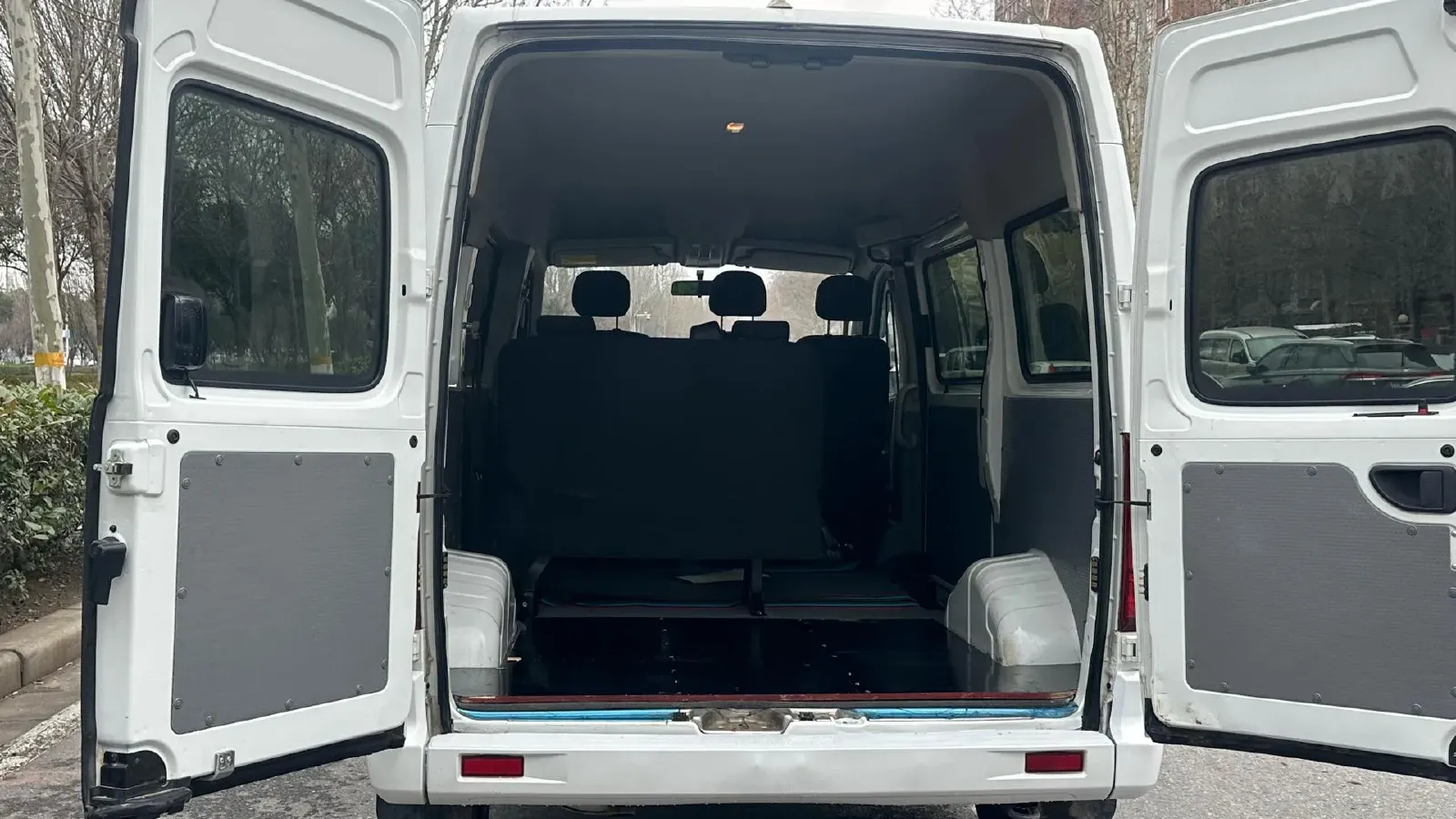 2024 MAXUS XinTu V80 2.0T 126HP L4 6MT,autocango,china used car exporter,china ev exporter,chinese used car exporter,chinese used ev exporter