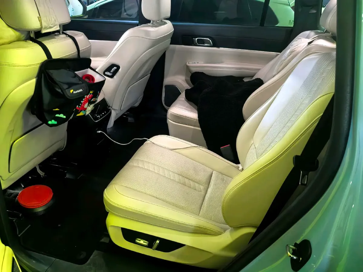 2020 Li ONE Range Extended 131HP REEV 40.5KWH,autocango,china used car exporter,china ev exporter,chinese used car exporter,chinese used ev exporter