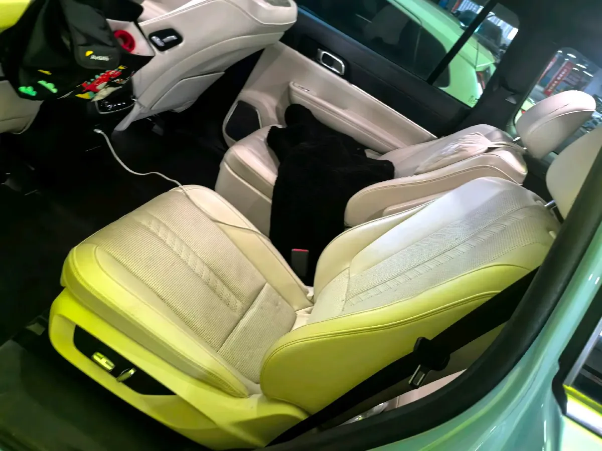 2020 Li ONE Range Extended 131HP REEV 40.5KWH,autocango,china used car exporter,china ev exporter,chinese used car exporter,chinese used ev exporter