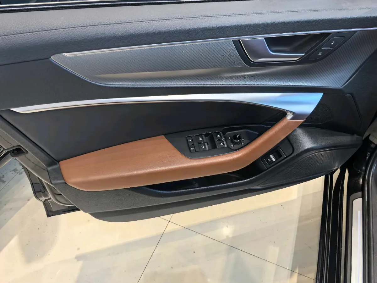 2021 Audi A6L 2.0T 224HP L4 7DCT,autocango,china used car exporter,china ev exporter,chinese used car exporter,chinese used ev exporter