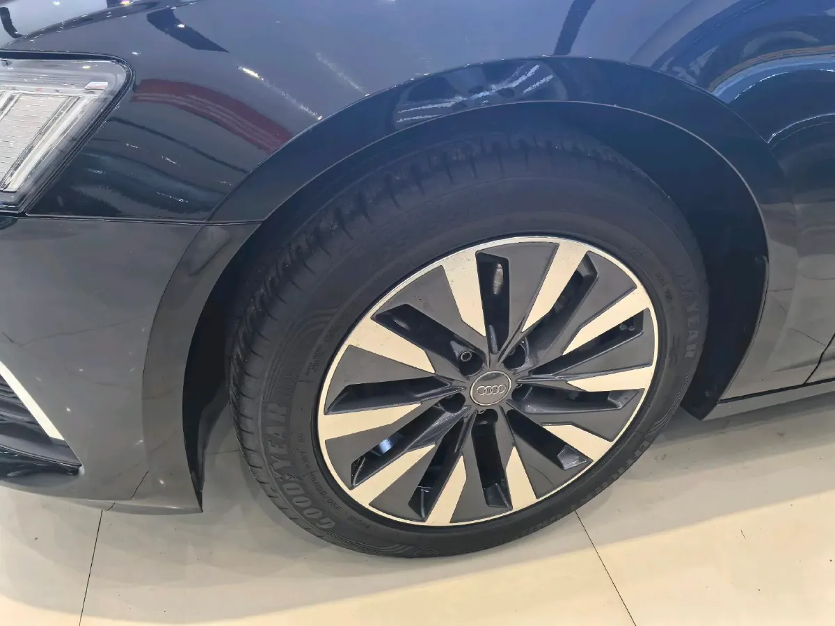 2021 Audi A6L 2.0T 224HP L4 7DCT,autocango,china used car exporter,china ev exporter,chinese used car exporter,chinese used ev exporter