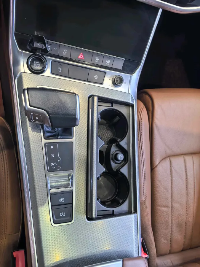 2021 Audi A6L 2.0T 224HP L4 7DCT,autocango,china used car exporter,china ev exporter,chinese used car exporter,chinese used ev exporter