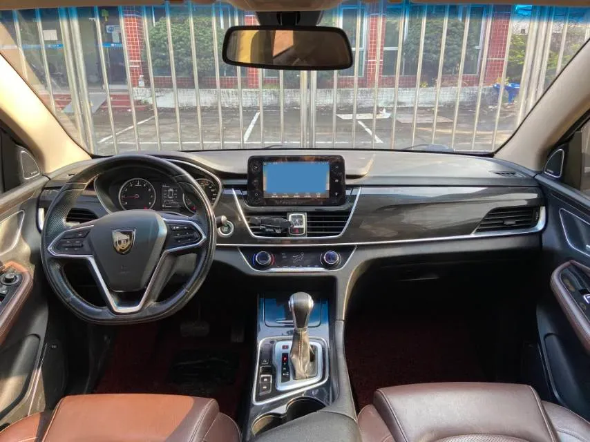 2017 BaoJun 560 1.5T 150HP L4 6DCT,autocango,china used car exporter,china ev exporter,chinese used car exporter,chinese used ev exporter