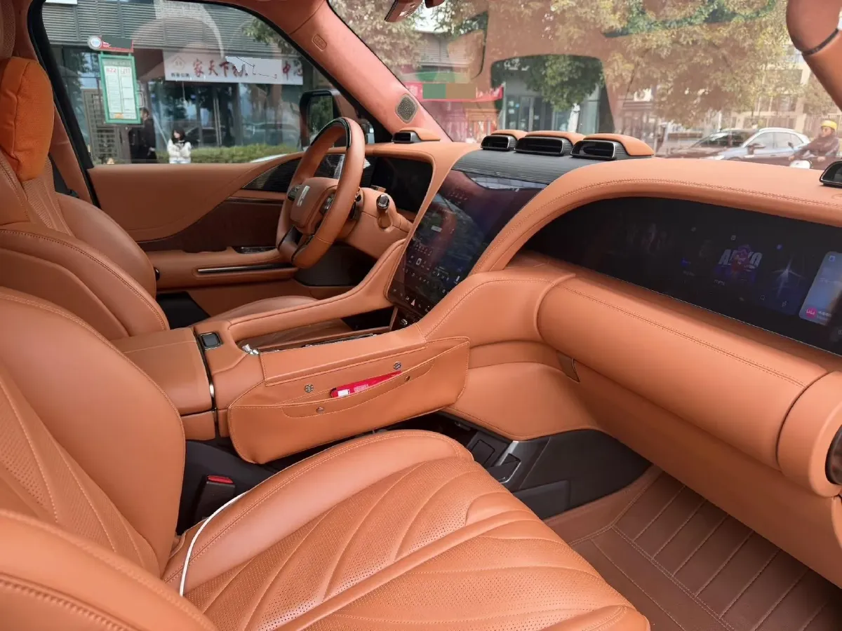 2023 YangWang U8 2.0T 272HP L4 REEV 49.05KWH,autocango,china used car exporter,china ev exporter,chinese used car exporter,chinese used ev exporter