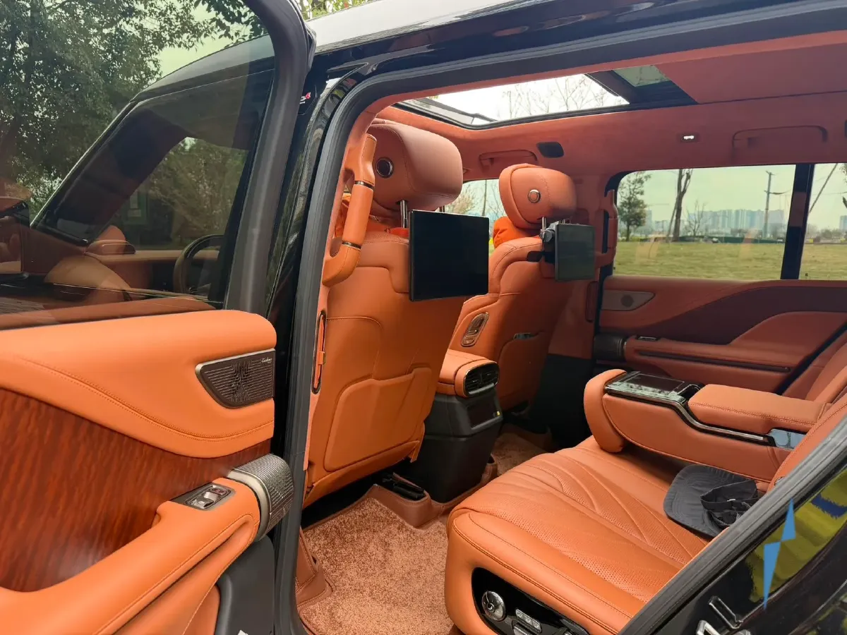 2023 YangWang U8 2.0T 272HP L4 REEV 49.05KWH,autocango,china used car exporter,china ev exporter,chinese used car exporter,chinese used ev exporter