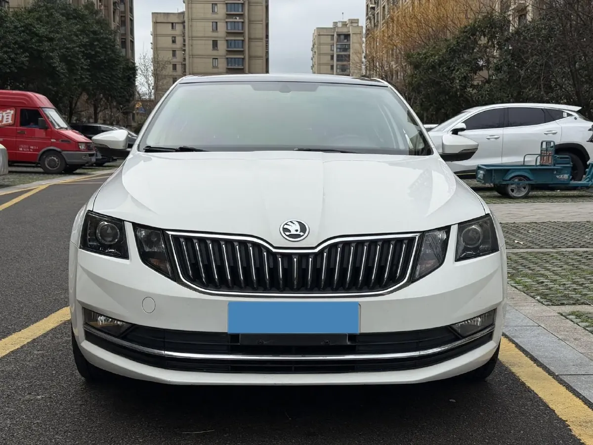 2019 Skoda Octavia 1.2T 116HP L4 7DCT,autocango,china used car exporter,china ev exporter,chinese used car exporter,chinese used ev exporter