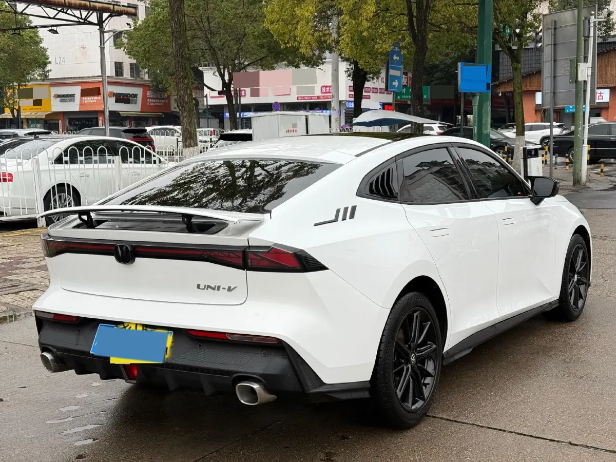 2022 ChangAn UNI-V 1.5T 188HP L4 7DCT,autocango,china used car exporter,china ev exporter,chinese used car exporter,chinese used ev exporter
