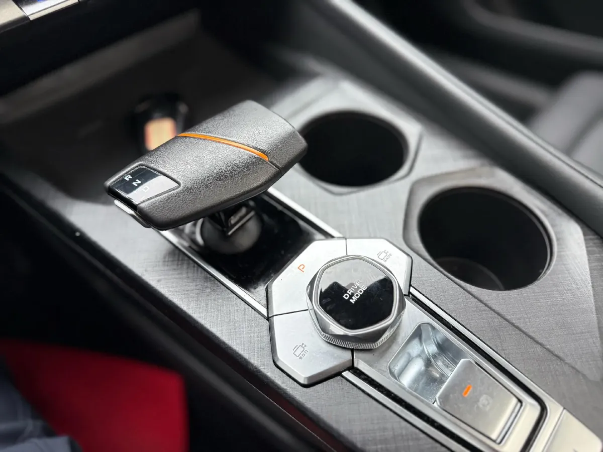 2022 ChangAn UNI-V 1.5T 188HP L4 7DCT,autocango,china used car exporter,china ev exporter,chinese used car exporter,chinese used ev exporter