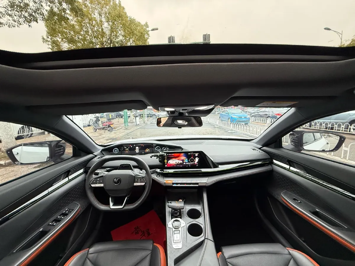 2022 ChangAn UNI-V 1.5T 188HP L4 7DCT,autocango,china used car exporter,china ev exporter,chinese used car exporter,chinese used ev exporter