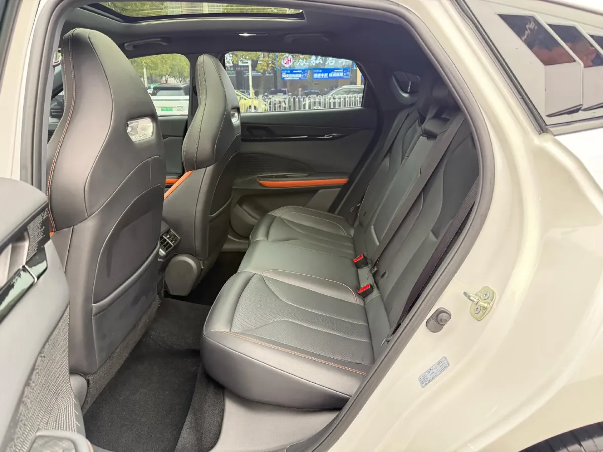 2022 ChangAn UNI-V 1.5T 188HP L4 7DCT,autocango,china used car exporter,china ev exporter,chinese used car exporter,chinese used ev exporter