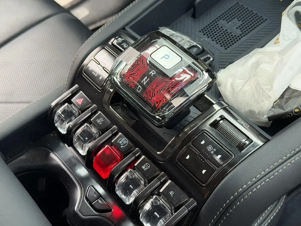 2023 FangChengBao Bao 5 1.5T 194HP L4 E-CVT PHEV 31.8KWH,autocango,china used car exporter,china ev exporter,chinese used car exporter,chinese used ev exporter