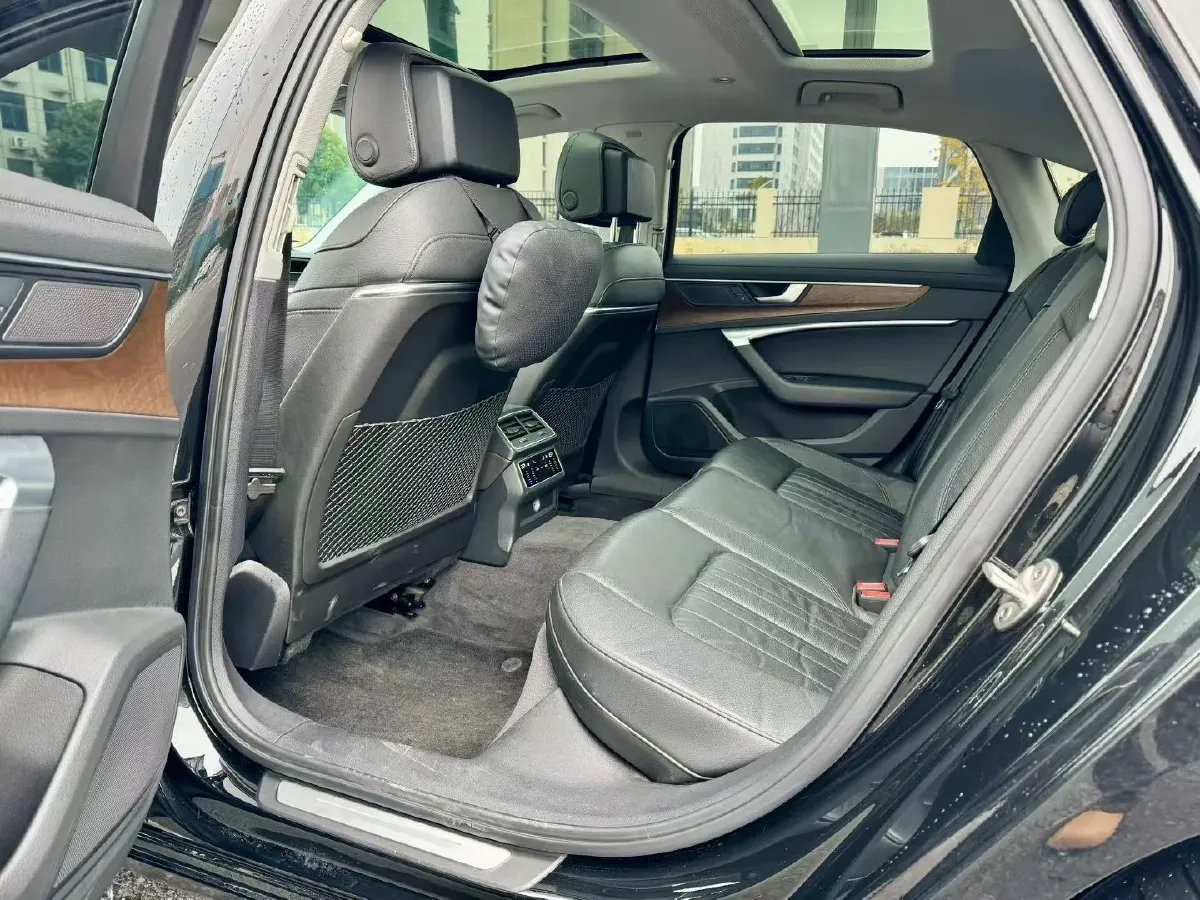 2021 Audi A6L 2.0T 224HP L4 7DCT,autocango,china used car exporter,china ev exporter,chinese used car exporter,chinese used ev exporter