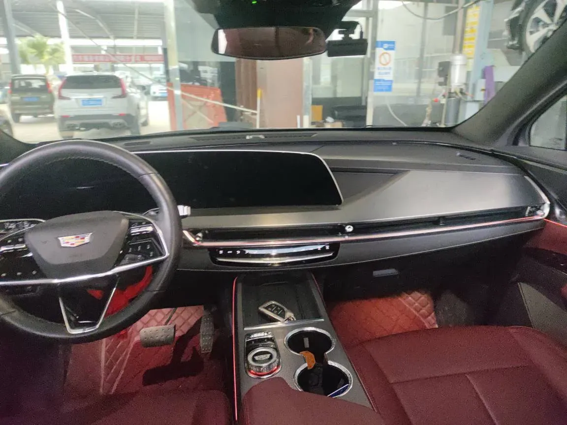 2025 Cadillac XT5 2.0T 237HP L4 9AT,autocango,china used car exporter,china ev exporter,chinese used car exporter,chinese used ev exporter